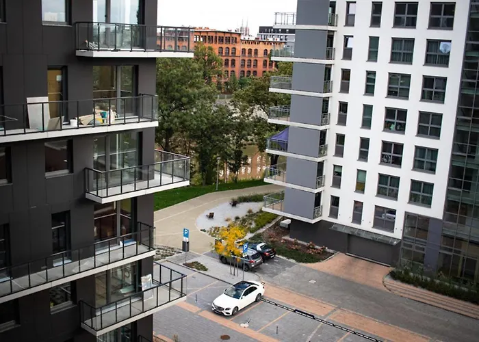 Urban Space 80 - Free Parking Вроцлав