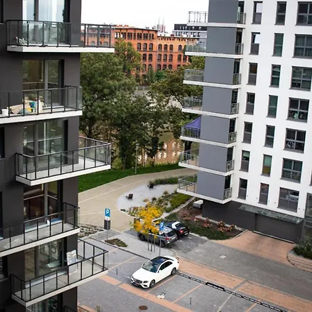 Urban Space 80 - Free Parking Вроцлав