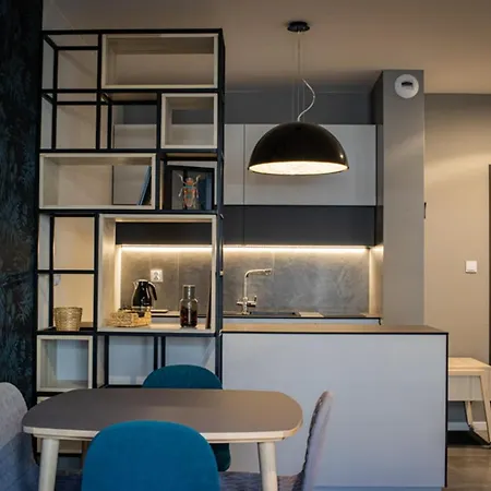 Urban Space 80 - Free Parking Вроцлав