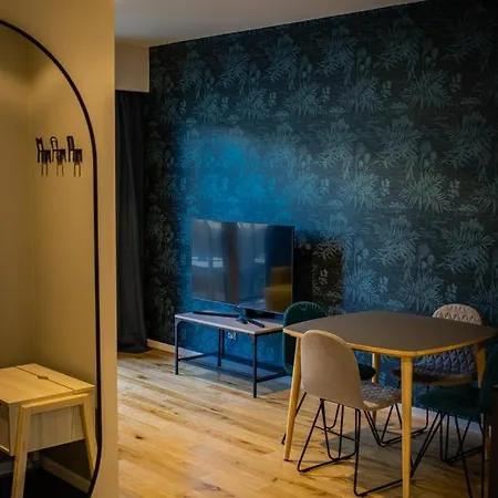 Urban Space 80 - Free Parking Апартаменты *
